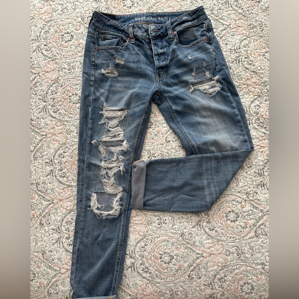 American Eagle Outfitters Women's Distressed Blue Jeans